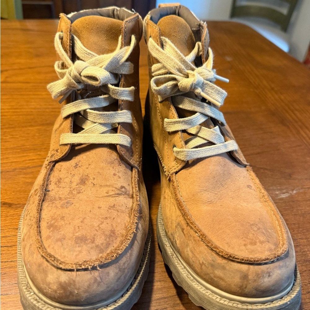 Men's Sorel Leather Boots size 10.
